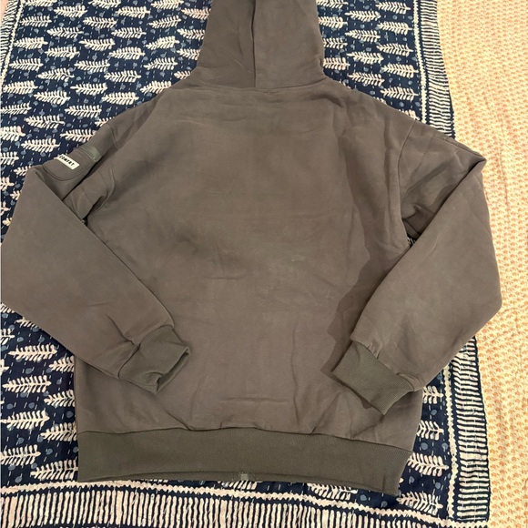NWT COMFRT Travel Essentials Hoodie in Steel Gray - Picture 5 of 9